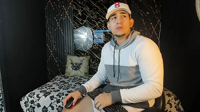 massimo vidal  online show from February 14, 12:02 pm