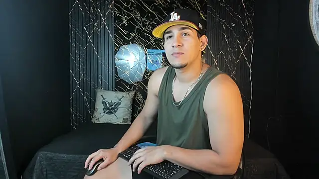 massimo vidal  online show from February 18, 2:35 pm