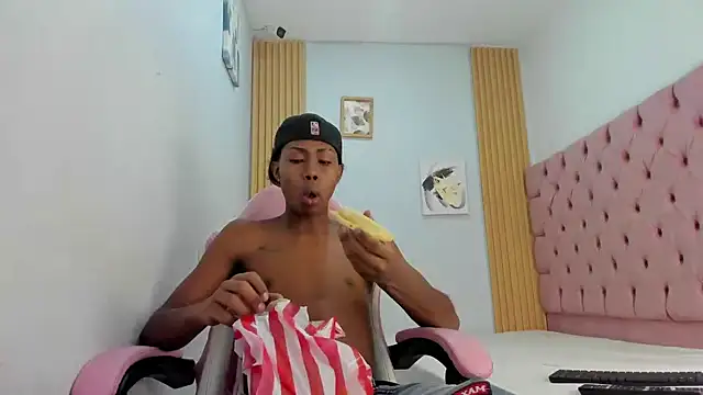 Snapshot of Jax_Maliq chatting on October 30, 2:24 am Jax Maliq online show from October 30, 2:24 am