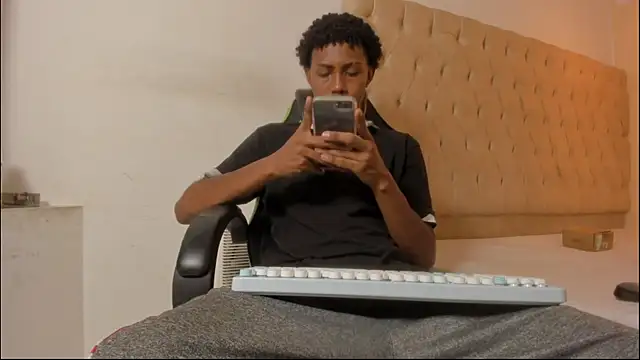 Snapshot of Jax_Maliq chatting on November 27, 9:28 pm Jax Maliq online show from November 27, 9:28 pm