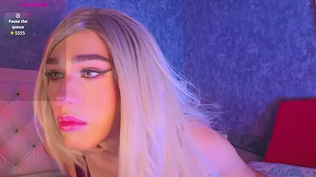 Snapshot of saraah_queen1 chatting on October 29, 5:10 am saraah queen1 online show from October 29, 5:10 am