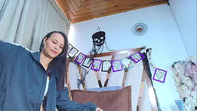 Snapshot of maraa_X chatting on October 16, 7:48 pm maraa X online show from October 16, 7:48 pm