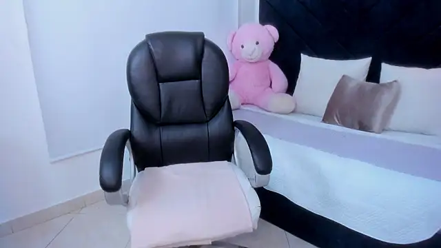 Snapshot of kate_lua chatting on November 25, 11:43 am kate lua online show from November 25, 11:43 am