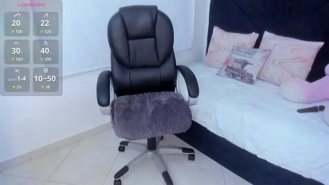 Snapshot of kate_lua chatting on December 5, 12:03 pm kate lua online show from December 5, 12:03 pm