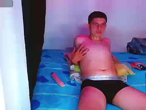 Snapshot of NoahAyala chatting on November 16, 1:33 am NoahAyala online show from November 16, 1:33 am