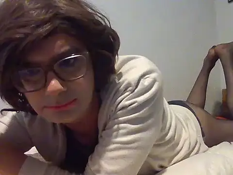 Snapshot of Nady79xxx chatting on November 15, 9:32 pm Nady79xxx online show from November 15, 9:32 pm