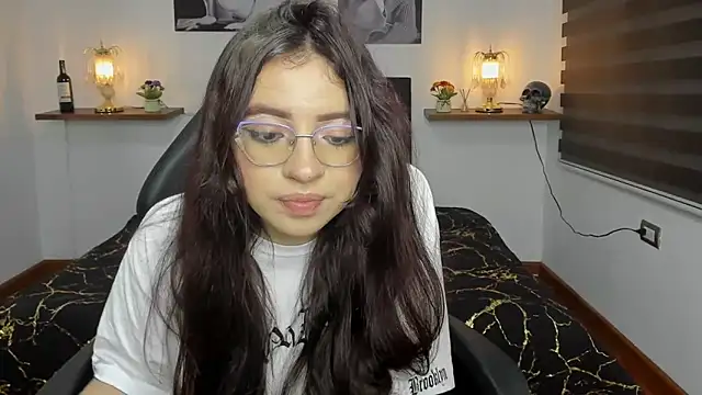 Snapshot of Barbara_Jonesss_4 chatting on October 1, 7:42 pm Barbara Jonesss 4 online show from October 1, 7:42 pm