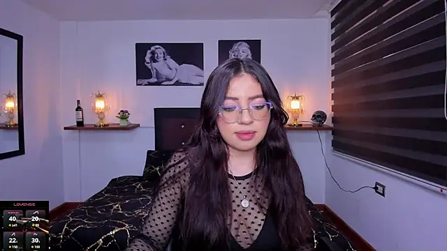 Snapshot of Barbara_Jonesss_4 chatting on October 2, 7:32 pm Barbara Jonesss 4 online show from October 2, 7:32 pm