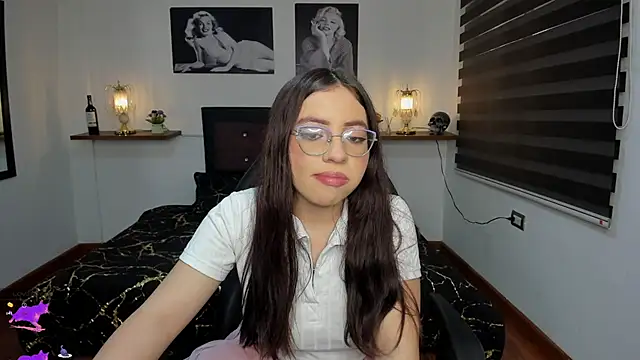 Snapshot of Barbara_Jonesss_4 chatting on October 4, 7:12 pm Barbara Jonesss 4 online show from October 4, 7:12 pm