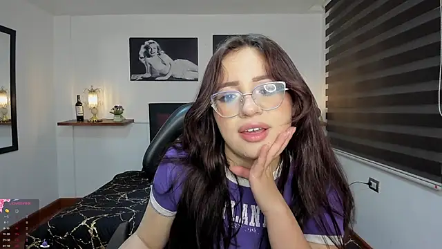 Snapshot of Barbara_Jonesss_4 chatting on October 14, 7:14 pm Barbara Jonesss 4 online show from October 14, 7:14 pm