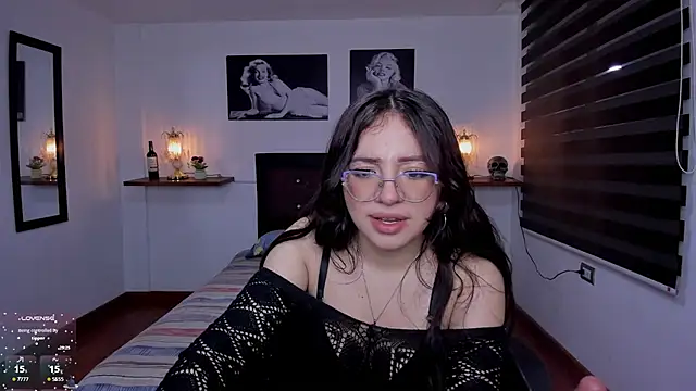 Snapshot of Barbara_Jonesss_4 chatting on October 22, 7:24 pm Barbara Jonesss 4 online show from October 22, 7:24 pm