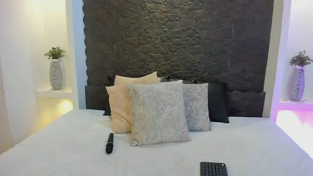 aby smiith  online show from February 12, 7:20 pm