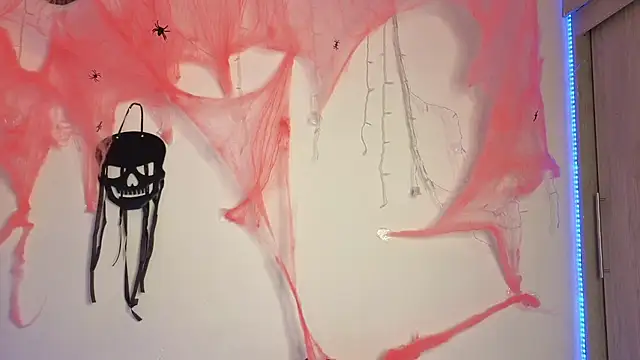 Snapshot of AlessandraLB chatting on October 23, 1:27 am AlessandraLB online show from October 23, 1:27 am