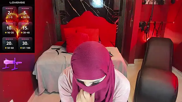 Nayla-Mouna online show from March 3, 8:09 am