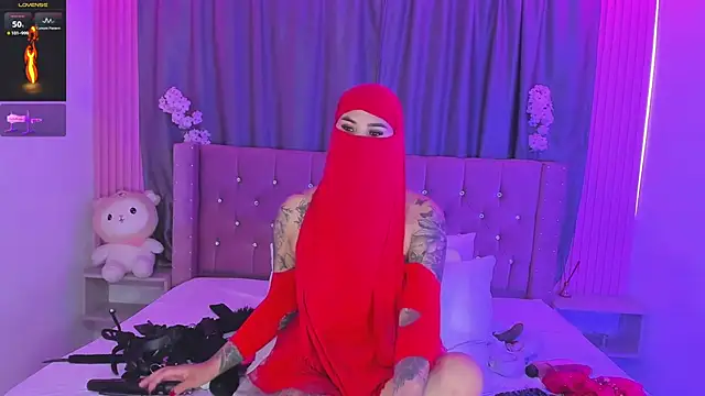 Snapshot of Nayla-Mouna chatting on June 30, 7:48 pm Nayla-Mouna online show from June 30, 7:48 pm
