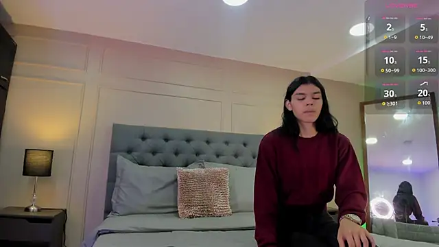 ALICESANDOVAL online show from October 12, 11:20 am