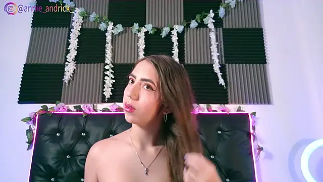  leda swan  online show from March 2, 1:18 pm