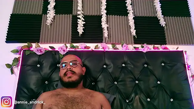  leda swan  online show from March 7, 1:41 pm