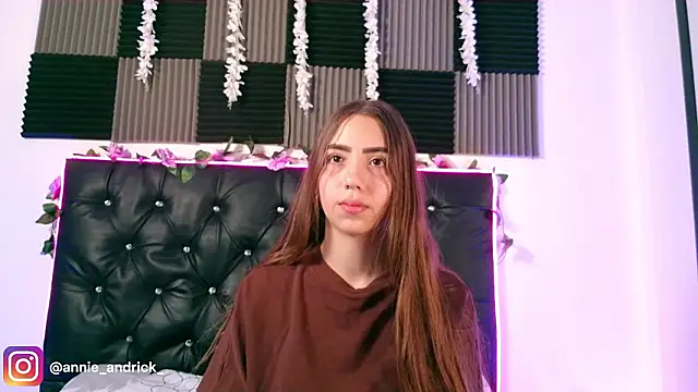  leda swan  online show from March 14, 1:27 pm