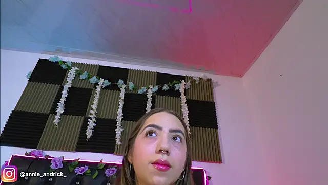 Snapshot of _leda_swan_ chatting on July 8, 10:09 am leda swan online show from July 8, 10:09 am