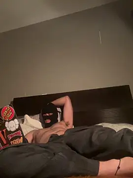 Snapshot of SinisterMads chatting on November 17, 1:22 am SinisterMads online show from November 17, 1:22 am