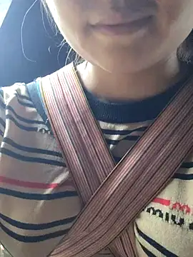 Snapshot of omiu-baby chatting on July 16, 1:33 am omiu-baby online show from July 16, 1:33 am