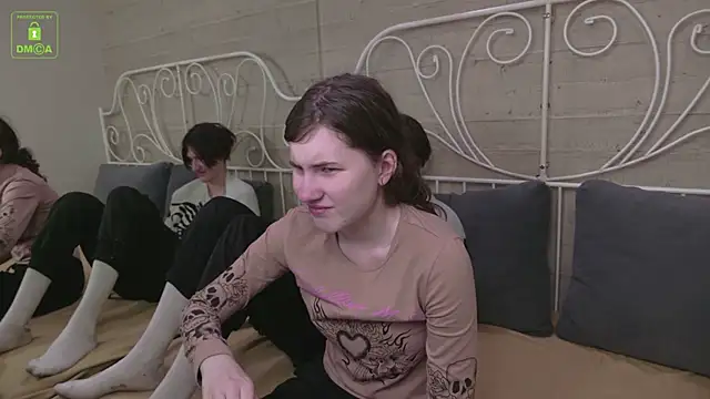 Snapshot of ViviaraNGendy chatting on October 11, 10:47 am ViviaraNGendy online show from October 11, 10:47 am