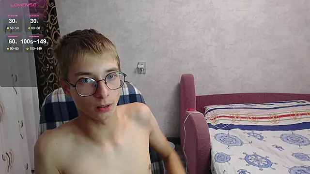 glasses cat online show from September 9, 2:55 am