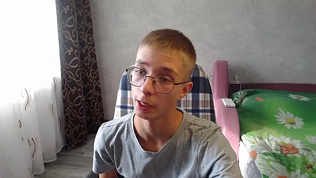 glasses cat online show from September 15, 7:30 am