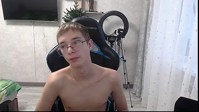 glasses cat online show from January 12, 6:51 am