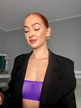 Snapshot of LittleFox___ chatting on October 6, 7:06 am LittleFox online show from October 6, 7:06 am