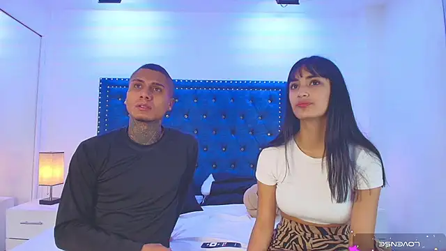 Snapshot of Damian_and_roxanne chatting on May 28, 12:46 pm Damian and roxanne online show from May 28, 12:46 pm