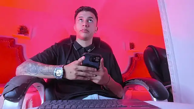 liaamsmiith  online show from March 14, 1:05 pm