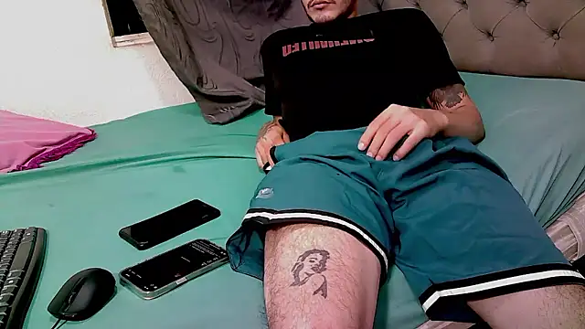 Snapshot of g0lden_boss chatting on October 11, 3:06 am g0lden boss online show from October 11, 3:06 am