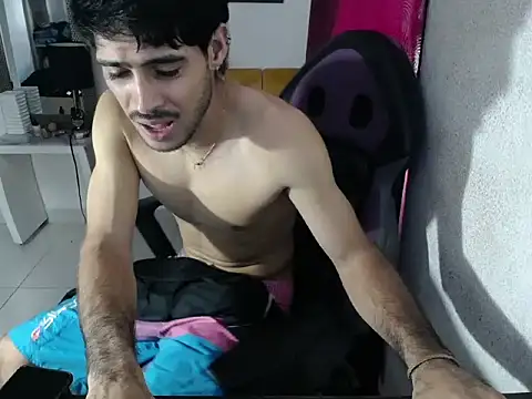 Snapshot of g0lden_boss chatting on November 6, 1:34 pm g0lden boss online show from November 6, 1:34 pm