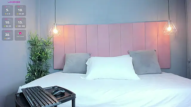 Snapshot of AariaLove chatting on October 30, 10:32 pm AariaLove online show from October 30, 10:32 pm