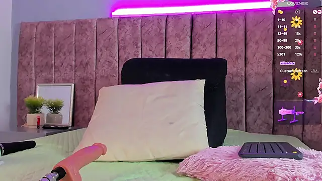 Niicolle Evanss online show from November 27, 7:49 pm