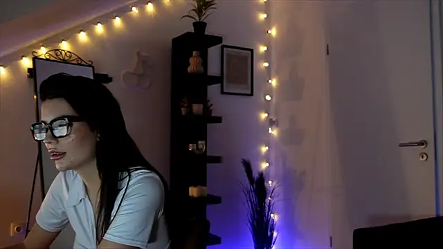 SophieFleur online show from October 25, 5:51 pm