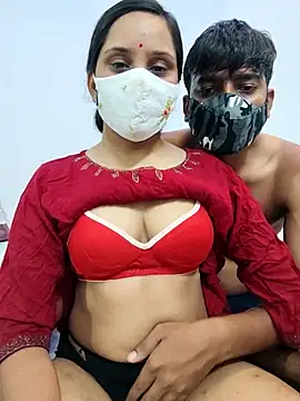 Snapshot of Miss_Riya20 chatting on July 15, 12:32 pm Miss Riya20 online show from July 15, 12:32 pm