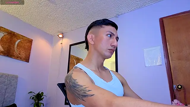 Snapshot of oliver_mr_ chatting on September 19, 3:24 pm oliver mr online show from September 19, 3:24 pm