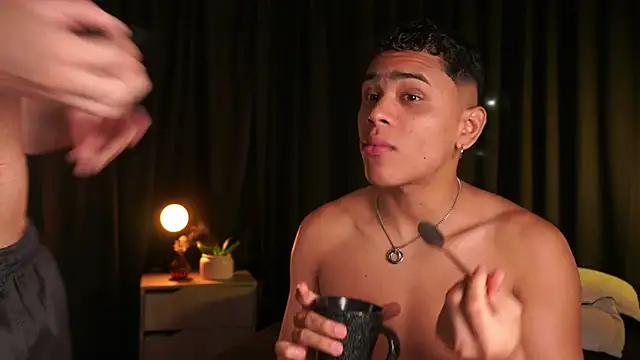 Snapshot of EROS_AND_ALAN chatting on October 29, 2:14 am EROS AND ALAN online show from October 29, 2:14 am