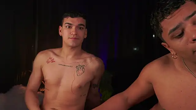 Snapshot of EROS_AND_ALAN chatting on November 8, 11:36 pm EROS AND ALAN online show from November 8, 11:36 pm