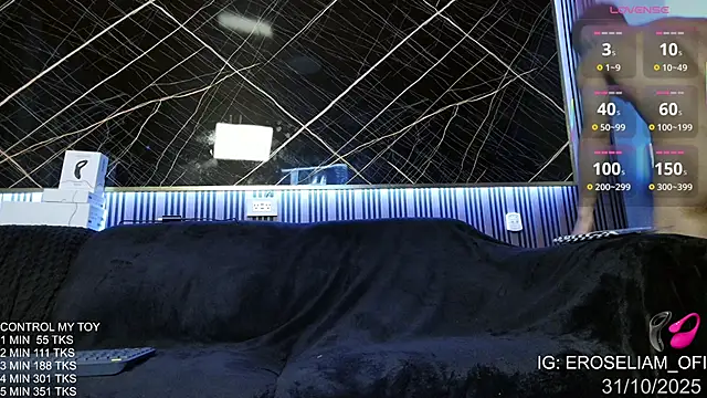 Snapshot of eroseliam chatting on October 31, 7:59 pm eroseliam online show from October 31, 7:59 pm