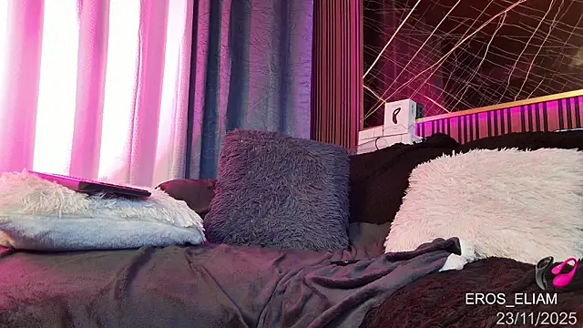 Snapshot of eroseliam chatting on November 23, 7:13 pm eroseliam online show from November 23, 7:13 pm