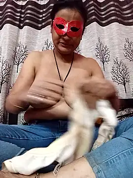 Snapshot of Gullapi chatting on November 25, 4:45 am Gullapi online show from November 25, 4:45 am