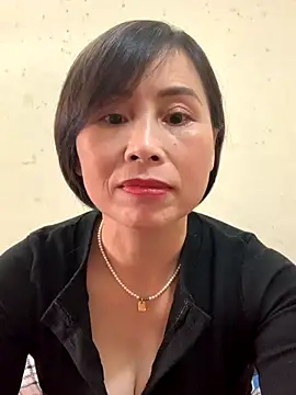 Snapshot of Hello_Linchii chatting on October 17, 4:26 am Hello Linchii online show from October 17, 4:26 am