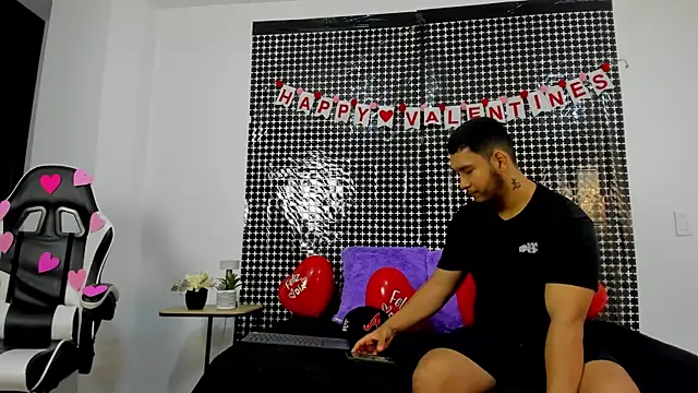 Snapshot of chatting on February 14, 12:13 pm online show from February 14, 12:13 pm