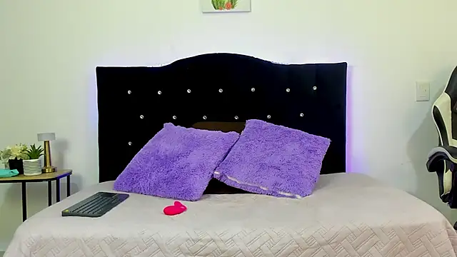 Snapshot of chatting on February 19, 12:12 pm online show from February 19, 12:12 pm