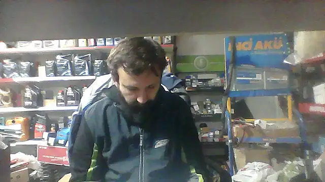 Snapshot of vihand22 chatting on October 1, 7:03 am vihand22 online show from October 1, 7:03 am