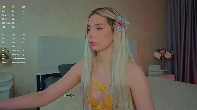 Snapshot of _sophielov chatting on June 22, 10:07 pm sophielov online show from June 22, 10:07 pm